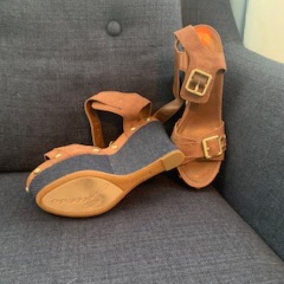 Guess Wedge Sandals - Picture 2 of 4